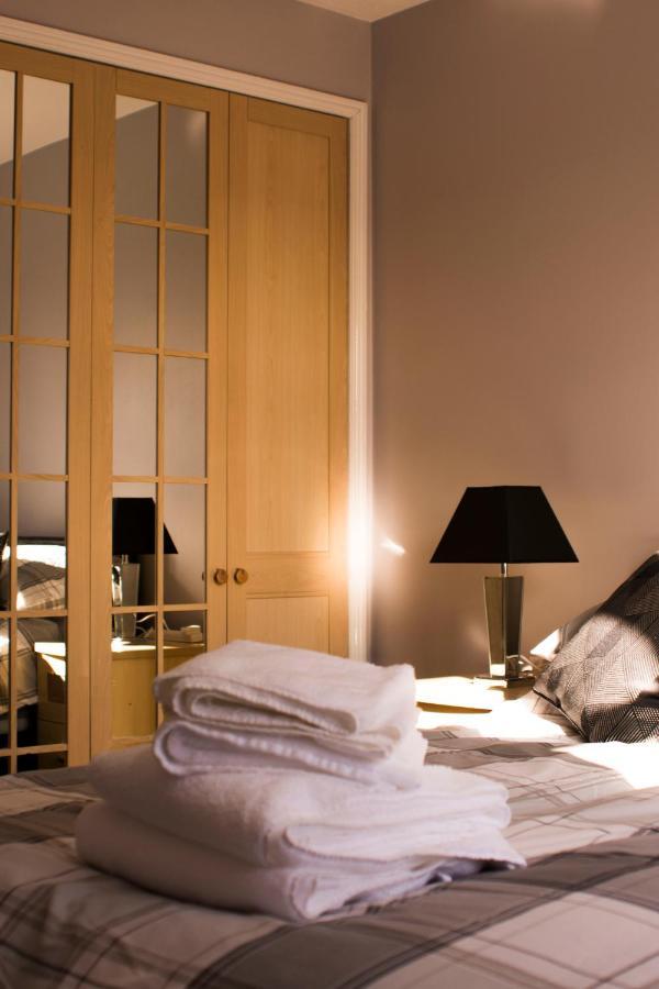 The Bell Apartment. Modern, Stylistic & Luxurious Falkirk Dış mekan fotoğraf